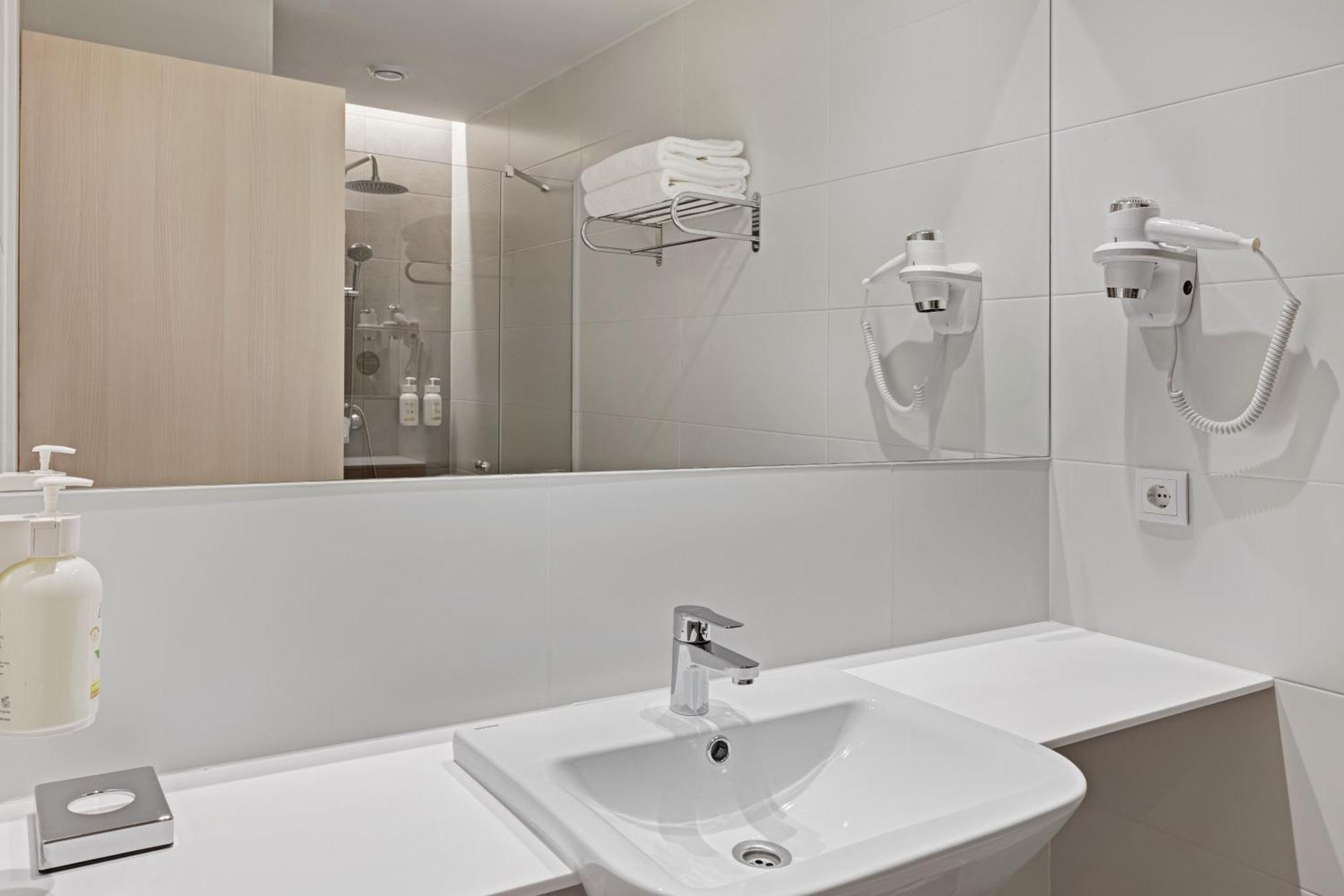 B&B Hotel Santiago Milladoiro Luaran gambar