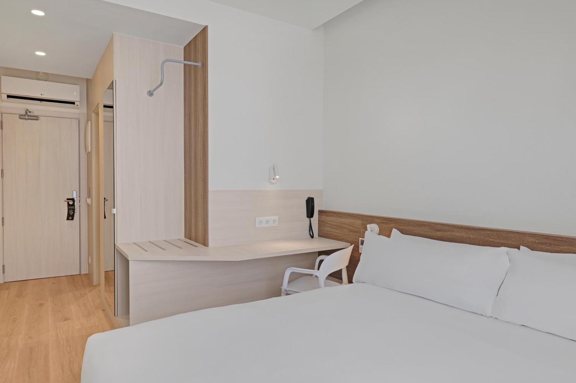 B&B Hotel Santiago Milladoiro Luaran gambar